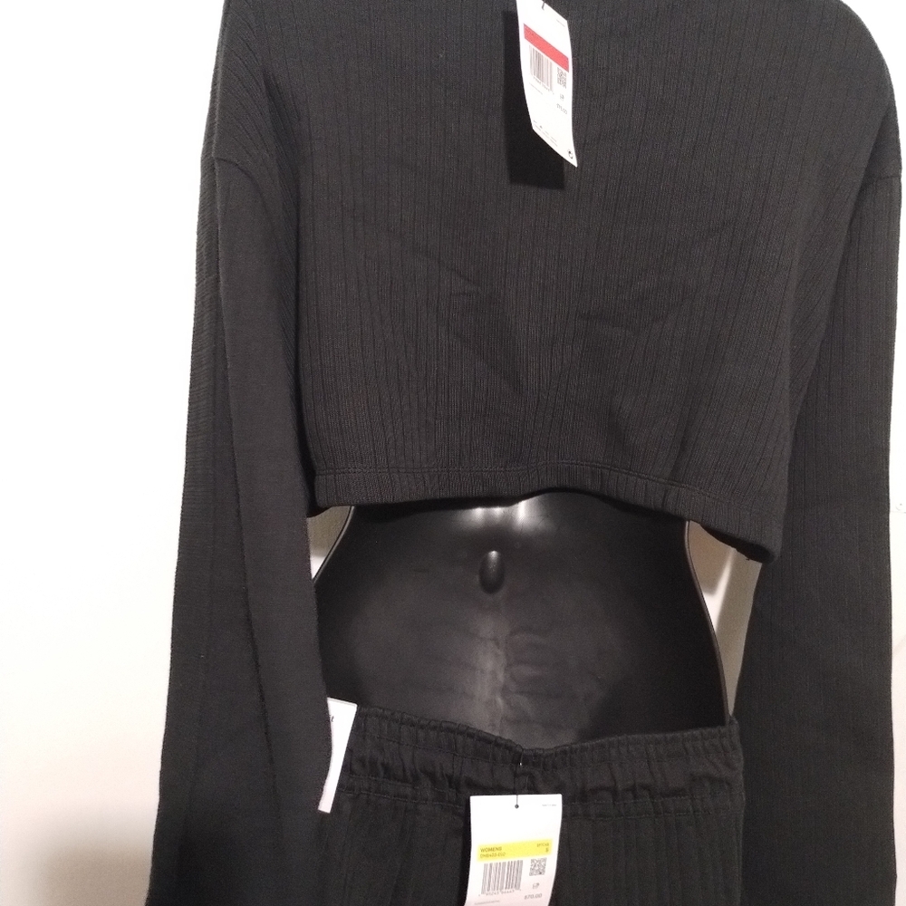 Nike Women's Black Track Pants & Cropped Sweatshirt Set - Picture 8 of 12